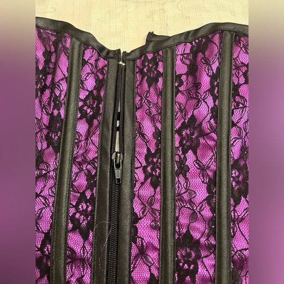 Purple/black lace zip front corset - Picture 2 of 4